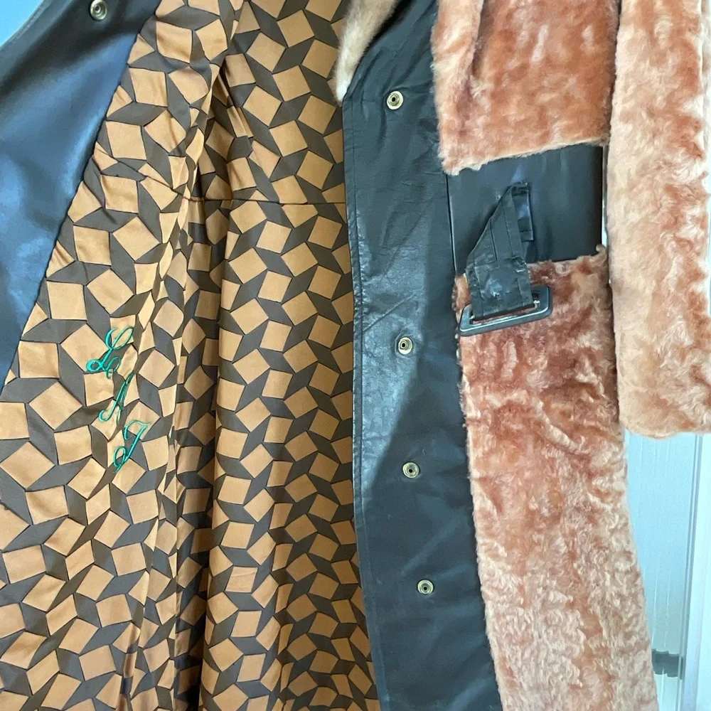 Vintage Kneeter Furs Coat - Picture 7 of 13